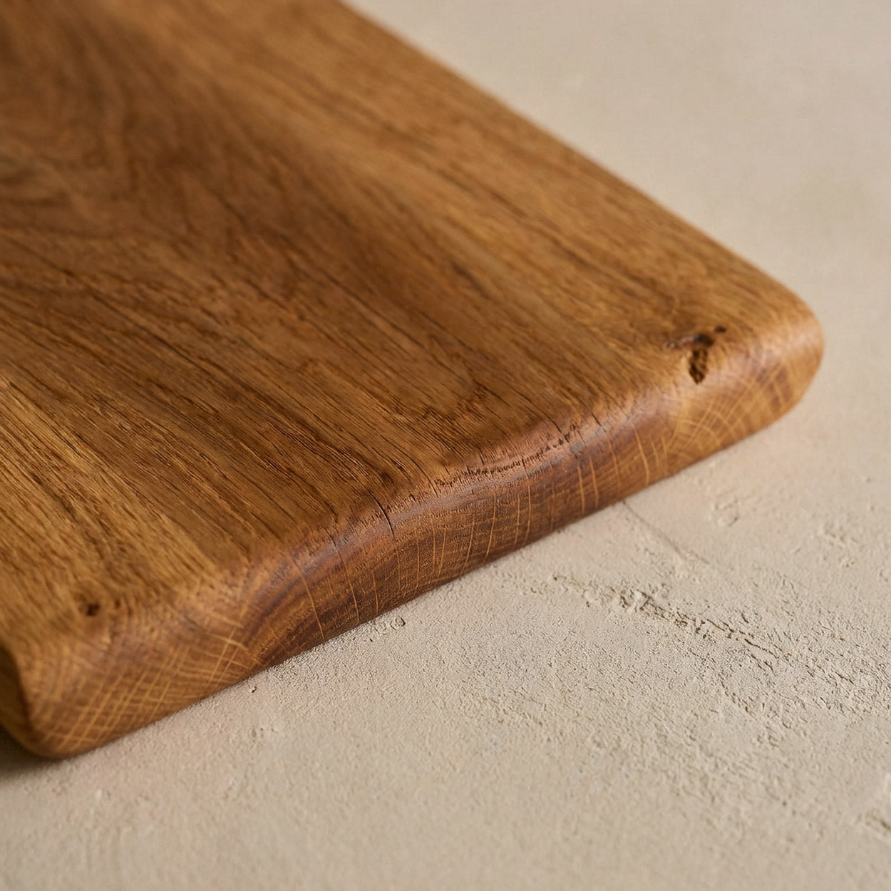 Frühstücksbrett Eiche Aruna, ein Frühstücksbrettchen aus Eichenholz gefertigt von der Tischlerei mimikry in Leipzig 03